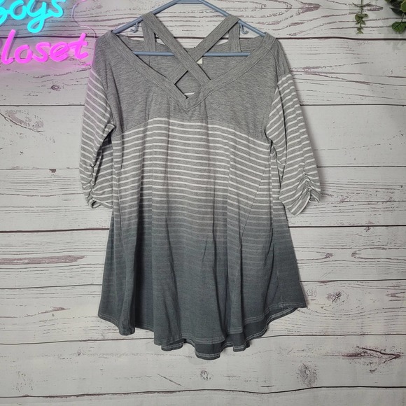 UMGEE Gray Ombre Striped Washed Bohemian Style Tunic Top Womans Size Medium - Picture 2 of 7